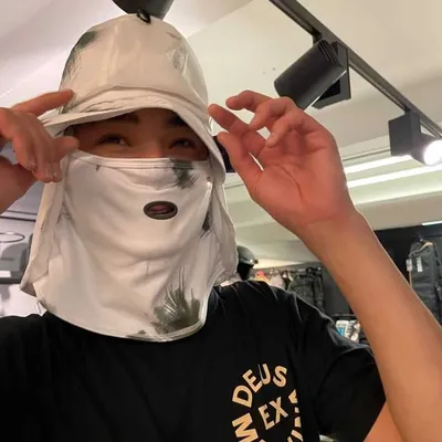 โ๐๐_๐โ๐ผ profile