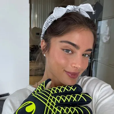Madame Noa Kirel Peretz profile
