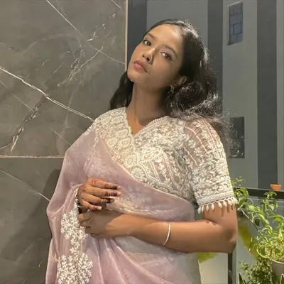 saumyaaa profile