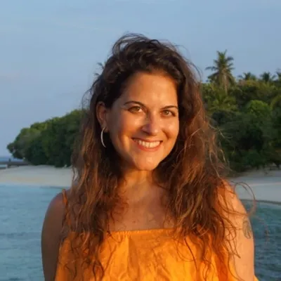 Gloria Apara profile