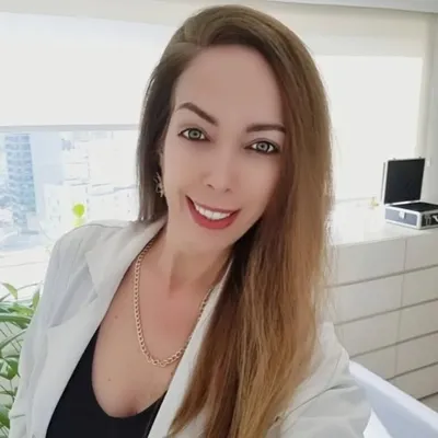 N u t r i Karina Quadros profile