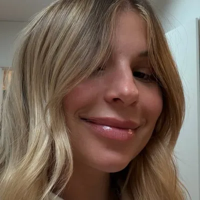 NYNNE LARSEN profile