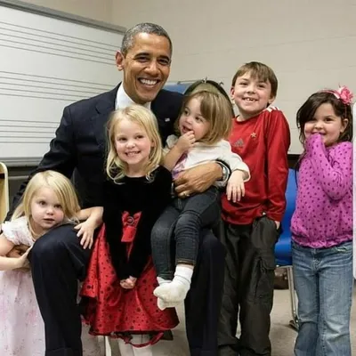 Obama And Kids 🔷️ profile