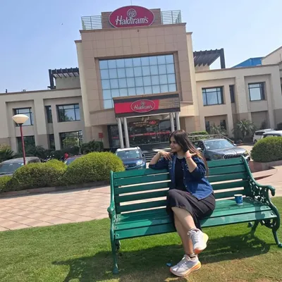 saloni singh profile