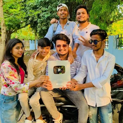 ALPHABETS VINES profile