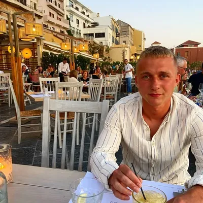 Oliver Angus profile