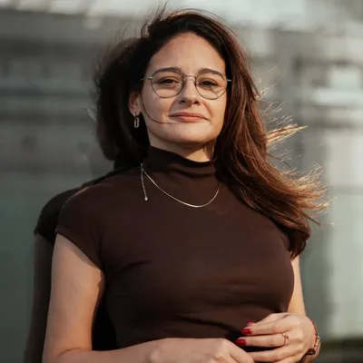 Olivia Carneiro profile