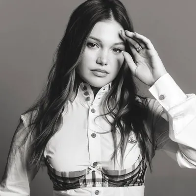 olivia holt profile