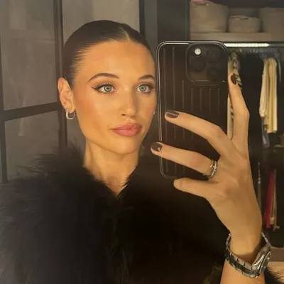 Olivia Moulder profile