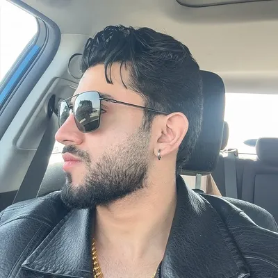 Om Kapoor profile