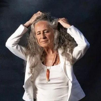 Quintais de Maria - Maria Bethânia profile