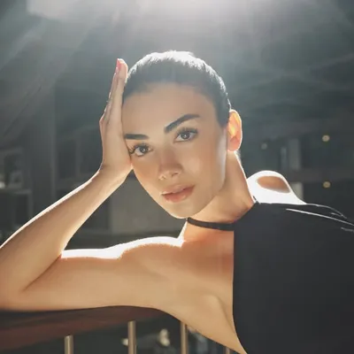 Özge Yağız profile