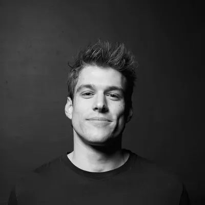 Özgür Daniel Foster profile