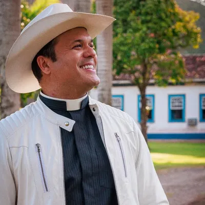 Padre Alessandro Campos profile