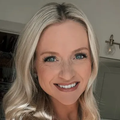 Paige Houchen profile