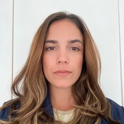 Paloma Derteano profile
