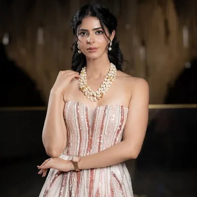 Pankhuri Gidwani profile