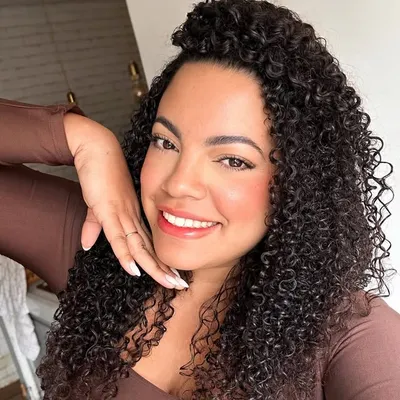 Paola Alves profile