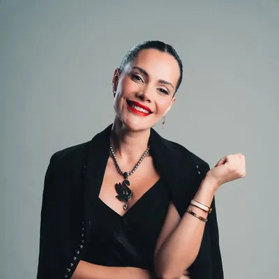 Paola Farneze Harmonização Facial profile