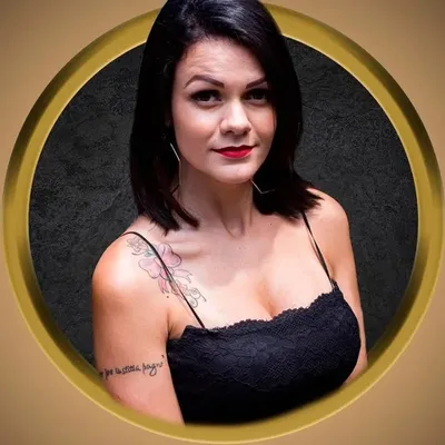 Paola Vieira | Música Eletrônica 🧡 profile
