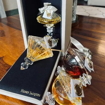 Parfum Cage profile