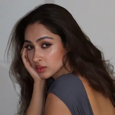 Pashmina Roshan profile