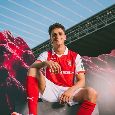 PAU VICTOR profile