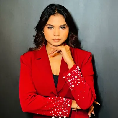 Dubai Makeup Artist | Makeup Academy in Dubai | Payal Jaiswal profile