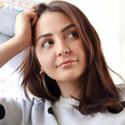 Ayşenur Parlak profile