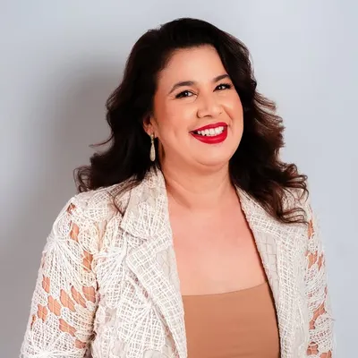 Paula Lucena / curso de penteados profile