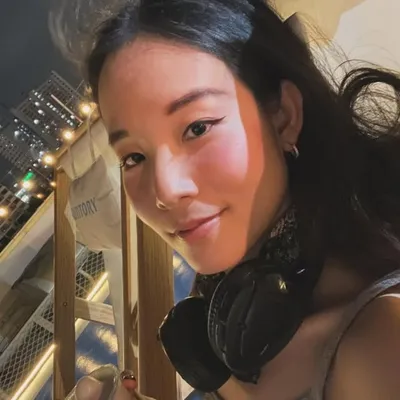 Ploy Chinchaturan profile