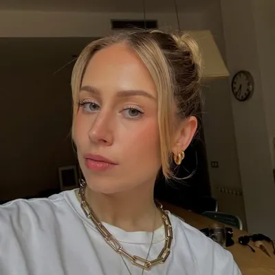 PHOEBE HOPE profile