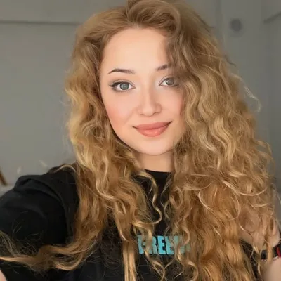 Pınar Süer profile