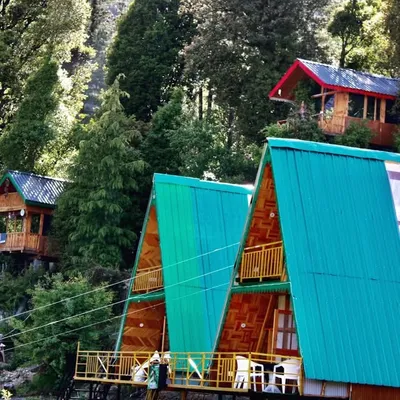 Tree house with Jaccuzi profile