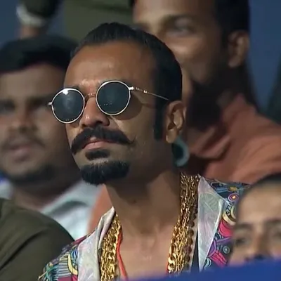 Maari Surat 🕊️🫡 profile