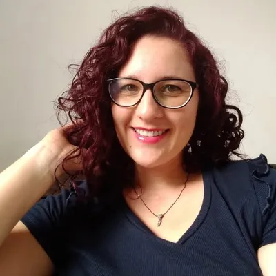 Aline Piovezana profile