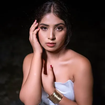 piya 🦋 profile