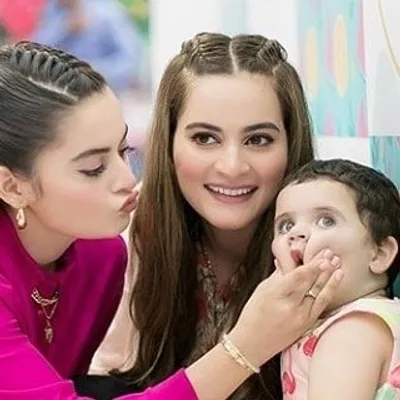Pakistani Celebrities ๐ profile