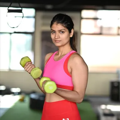 SALONI A. 🔸 Health & fitness coach
