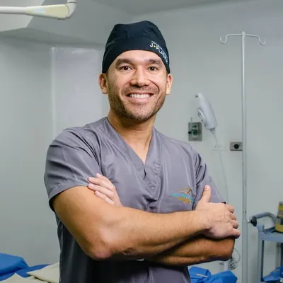 Dr. Dario Felipe Cabello Cirujano Plástico profile