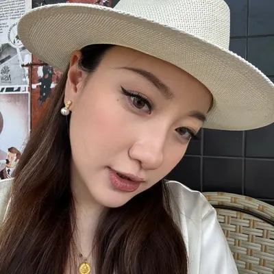 Lilian profile
