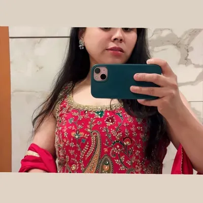 پوجا ٹھاکر profile