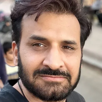 Prakash Gandhi profile