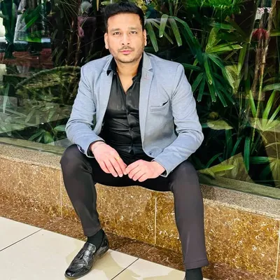 Prakhar Ar∞ra profile