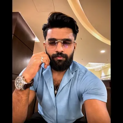 PRAVEEN profile
