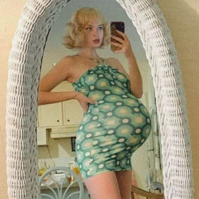 Pregnant Bellies of Insta profile