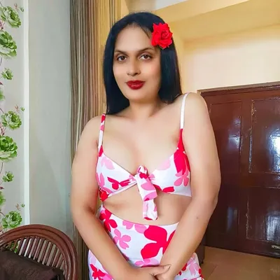 PRINCY JOYCE LEONARD / Fashion Style Influencer profile