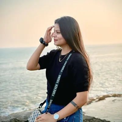 POOJA..!!!🖤 profile
