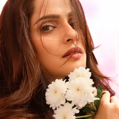 Priya Bapat profile