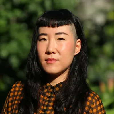 Lia profile